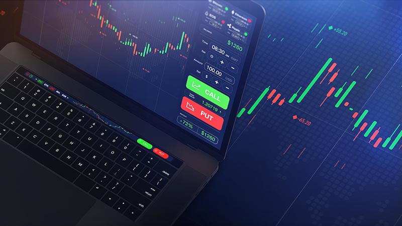 un exemple de trader utilisant un ordinateur portable